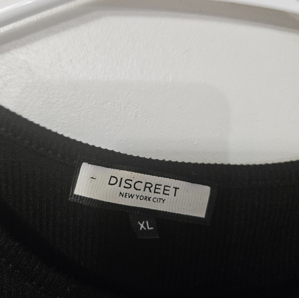 Discreet Black Ribbed Crop Top! - Picture 2 of 5